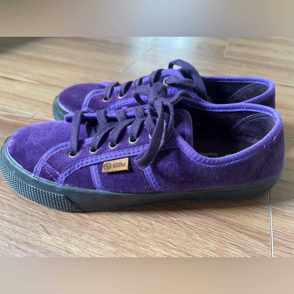 Natural World purple velvet shoes, size 38 (US 7)